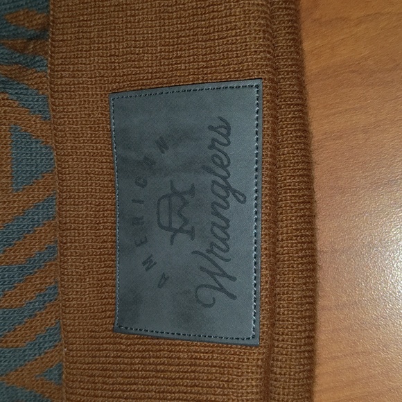 American Wranglers Stitched Patch Cuffed Beanie w Pom Pom - Picture 2 of 6